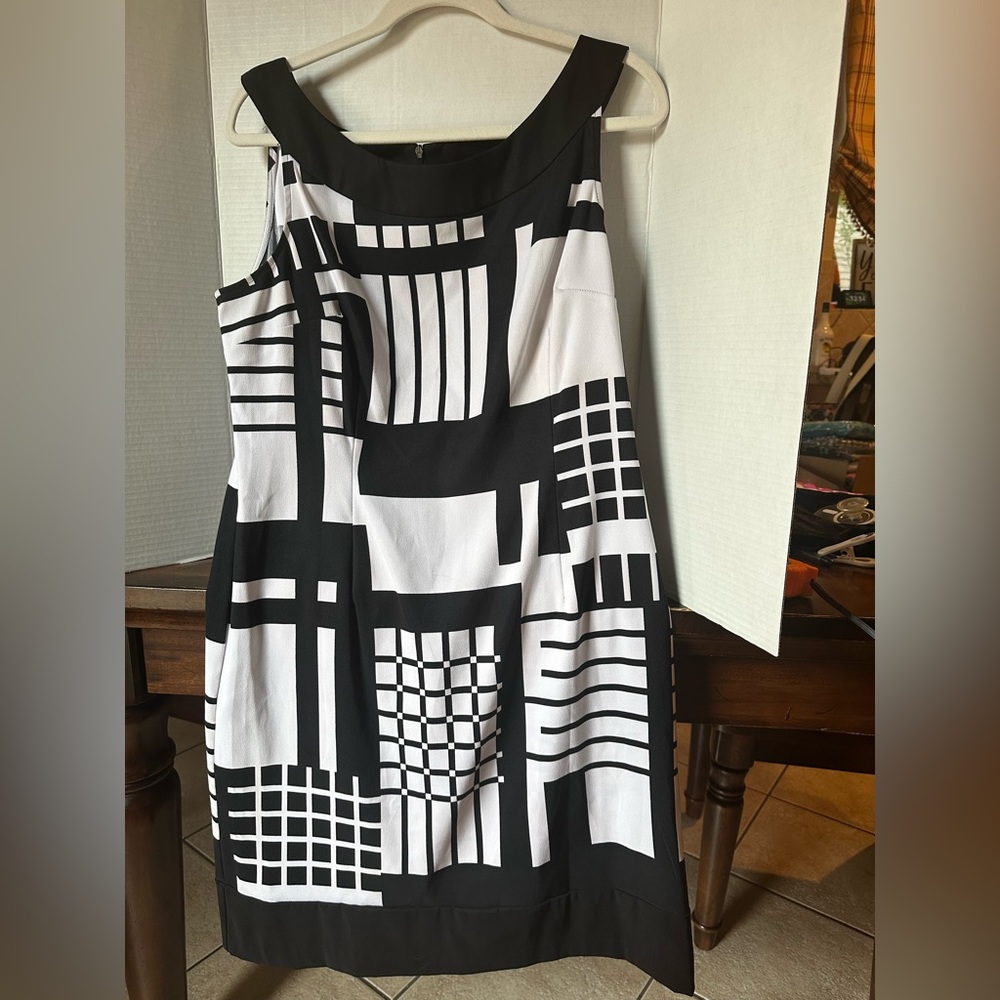 CONNECTED APPAREL sz 16 Black & White Geometric sleeveless dress